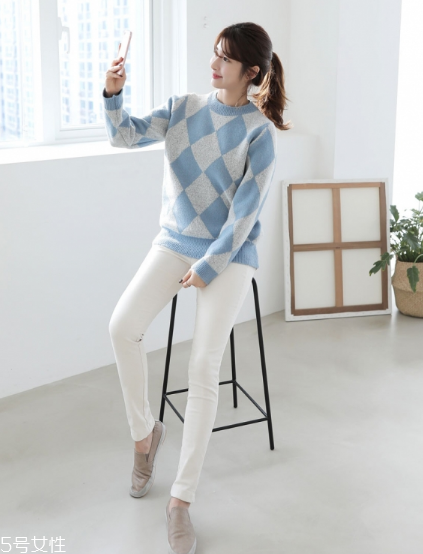 格子毛衣怎么搭配？盡顯減齡學(xué)院風(fēng)