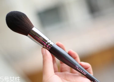 散粉刷多久洗一次？7到15天清洗一次