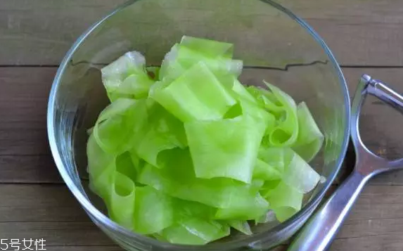 萵筍生吃好還是熟吃好？煮熟后維生素含量大大降低
