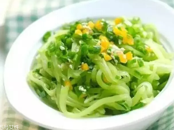 萵筍生吃好還是熟吃好？煮熟后維生素含量大大降低
