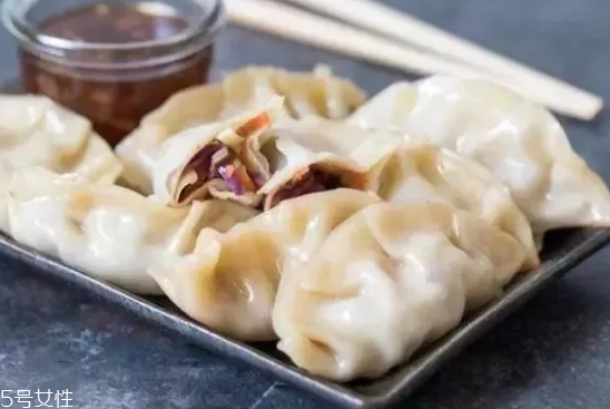 餃子餡可以放雞精嗎？會危害健康