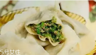 餃子餡先放水還是先放油？油是最后放的調(diào)料