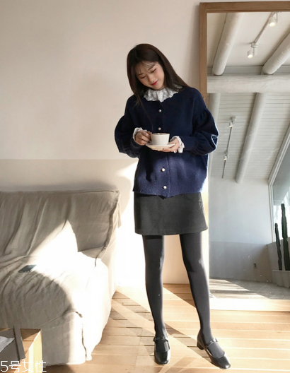 毛衣搭配短裙好看嗎？立顯俏皮少女范兒