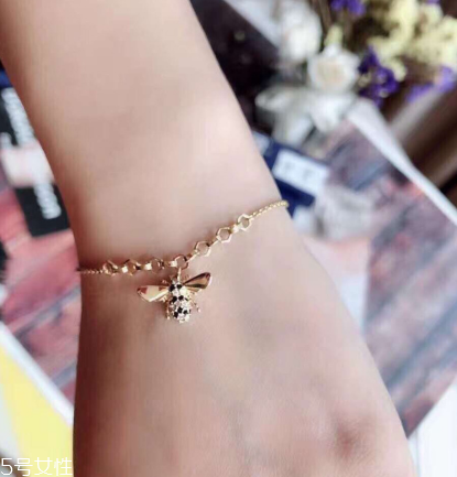 施華洛世奇小蜜蜂手鏈?zhǔn)鞘裁床馁|(zhì)？