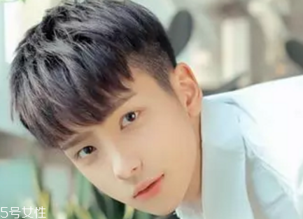男士怎么樣設(shè)計(jì)發(fā)型好看？4款帥氣穩(wěn)重發(fā)型