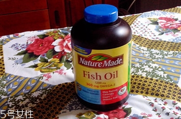 nature made萊萃美魚(yú)油怎么吃？