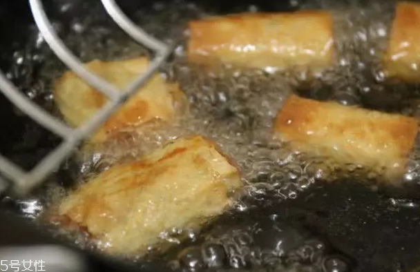 豆腐皮能油炸嗎？火候太猛容易炸糊