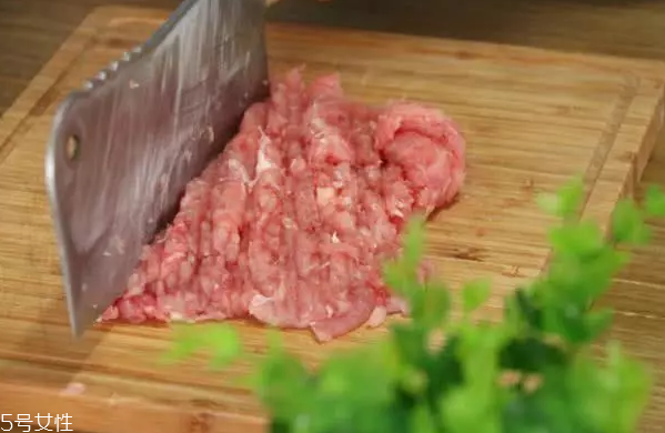 豆腐皮能油炸嗎？火候太猛容易炸糊