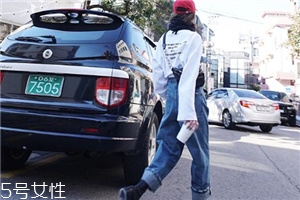 牛仔褲穿著掉色怎么辦？輕度掉色是正常的