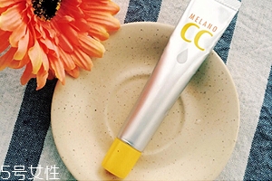 樂敦CC能涂在痘痘上嗎？痘痘與痘印均能改善