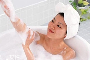 后背長(zhǎng)痘痘怎么治？這四招讓你擺脫戰(zhàn)痘路