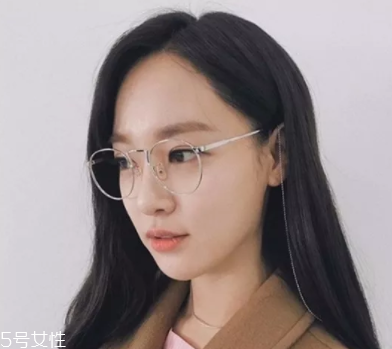 戴眼鏡好看還是不戴眼鏡好看？寬眼距戴眼鏡很精致