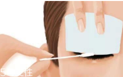 卸眼妝眼睛刺痛怎么辦？5款溫和不刺激的眼部卸妝推薦