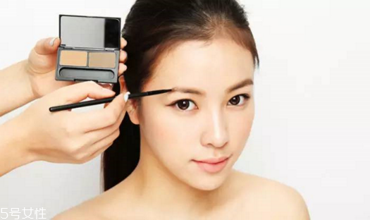 眉筆和眉粉的各自?xún)?yōu)缺點(diǎn) 根據(jù)自身的眉毛決定