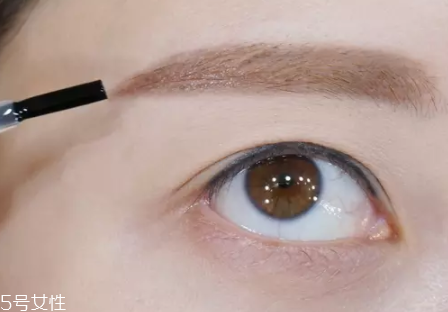 眉毛短怎么變長？畫眉大法拯救短眉星人