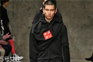 李寧走秀款虎鶴雙形限量衛(wèi)衣多少錢_在哪買？