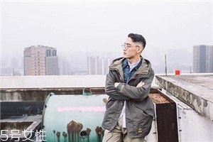男生怎么穿顯得成熟？輕松塑造穩(wěn)重形象