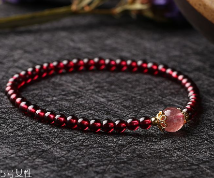 石榴石手鏈睡覺(jué)能戴嗎？這些情況你需要考慮