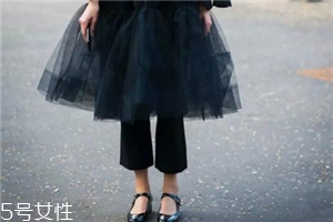 裙子搭配褲子好看嗎？打開時尚的新方式