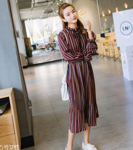 豎條紋衣服怎么搭配？顯瘦顯高不在話下