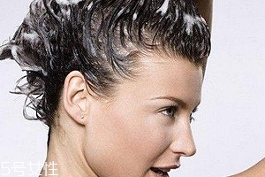 頭發(fā)干燥用什么護發(fā)素？滋潤保濕型