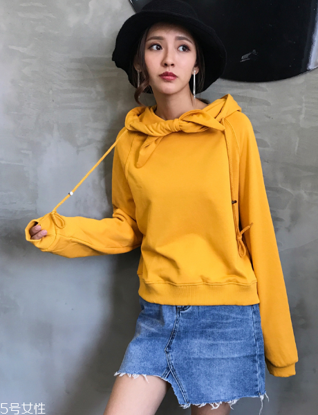 春天穿什么樣的衛(wèi)衣好看？春日百變衛(wèi)衣穿搭