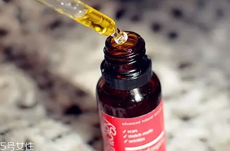 玫瑰果油怎么涂效果最好？搓熱再用加速吸收