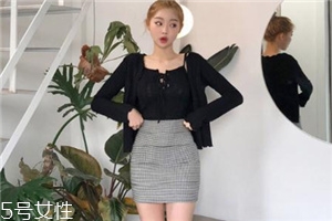 包臀短裙配什么上衣？撩人不止一點(diǎn)點(diǎn)