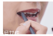 裸色衣服配什么顏色口紅？橙色口紅顯氣色