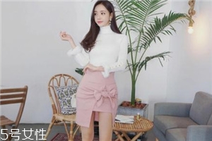 粉色短裙配什么鞋子？少女感爆棚穿搭