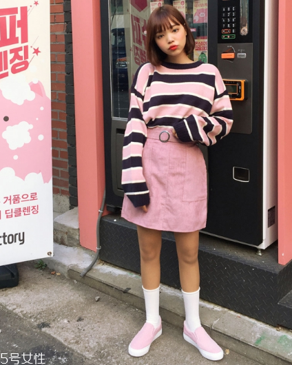 粉色短裙配什么鞋子？少女感爆棚穿搭