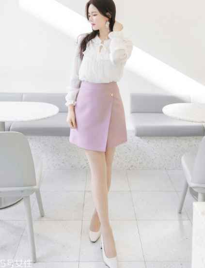 粉色短裙配什么鞋子？少女感爆棚穿搭
