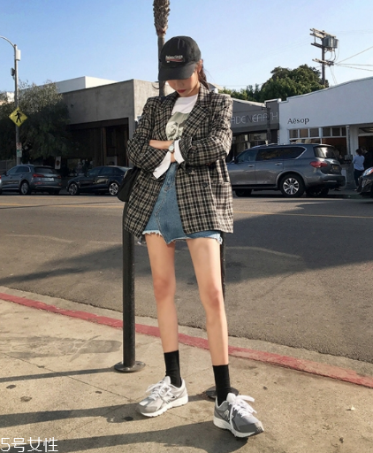 牛仔短裙搭配什么鞋？瞬間變身萌萌少女