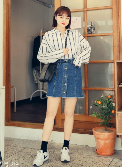 牛仔短裙搭配什么鞋？瞬間變身萌萌少女
