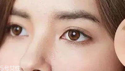 棕色眼影配什么口紅？任何唇色都可以