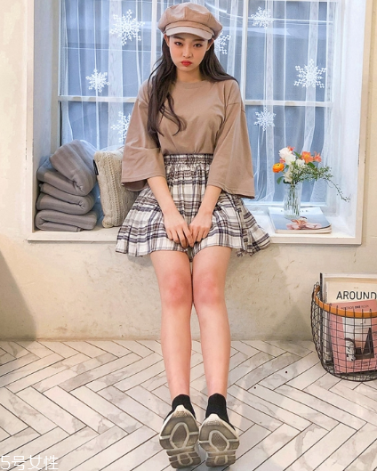 格子百褶裙配什么上衣？美翻整個春夏
