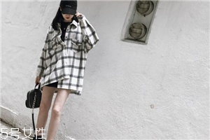 襯衫里面要穿衣服嗎？要看襯衫的面料顏色