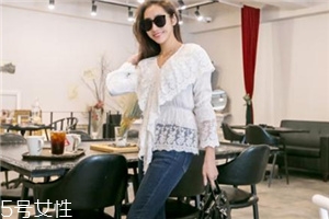 白色蕾絲上衣怎么搭配？女人味盡顯