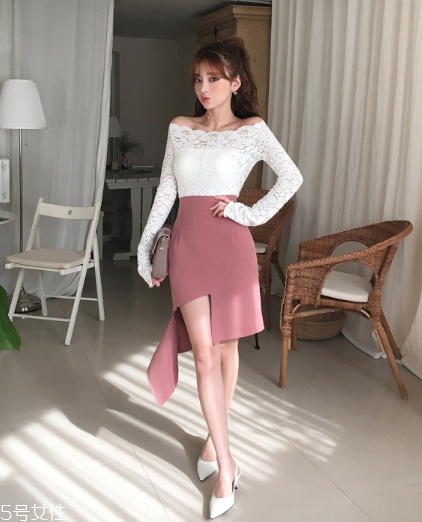 白色蕾絲上衣怎么搭配？女人味盡顯