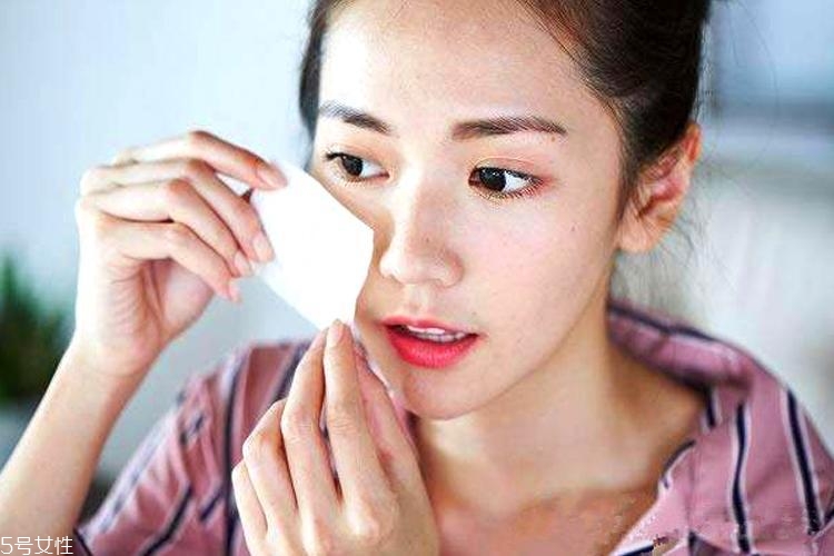 為什么油皮會(huì)變成干皮？三個(gè)油皮護(hù)膚誤區(qū)