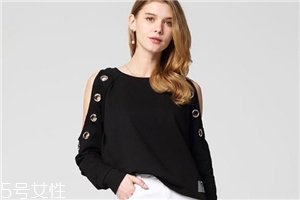 露肩上衣怎么搭配？屬于春天的小性感