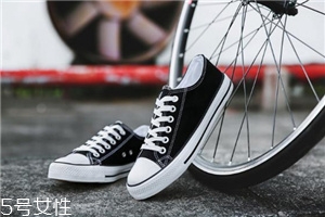 帆布鞋可以水洗嗎？帆布鞋應(yīng)該這樣洗