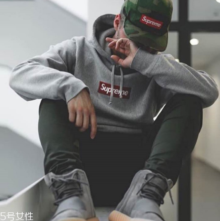 supreme衛(wèi)衣正品多少錢？全球哄搶的品牌