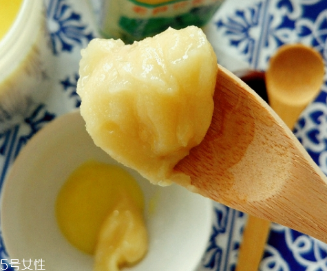 蜂王漿是什么味道？辣味跟酸味