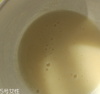 蜂王漿是什么味道？辣味跟酸味