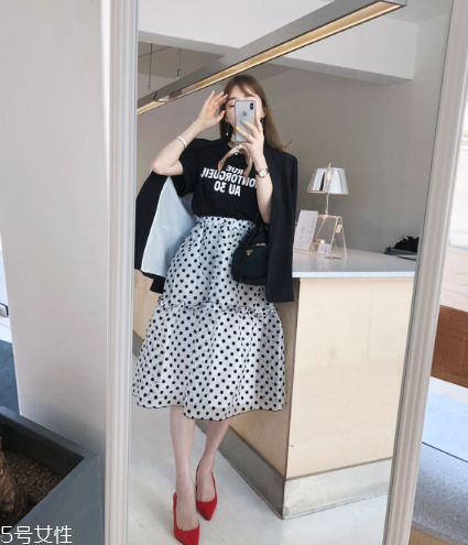 西裝配什么裙子好看？讓你美到挪不開眼
