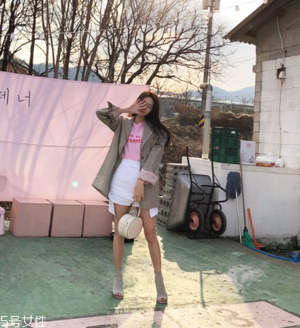 西裝配什么裙子好看？讓你美到挪不開眼
