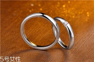 婚戒買(mǎi)黃金還是鉆石？?jī)烧邇?yōu)缺點(diǎn)對(duì)比