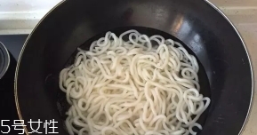 袋裝烏冬面怎么做好吃？地道日式烏冬面做法