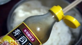 蟹籽壽司是真蟹籽嗎？認(rèn)真你就輸了